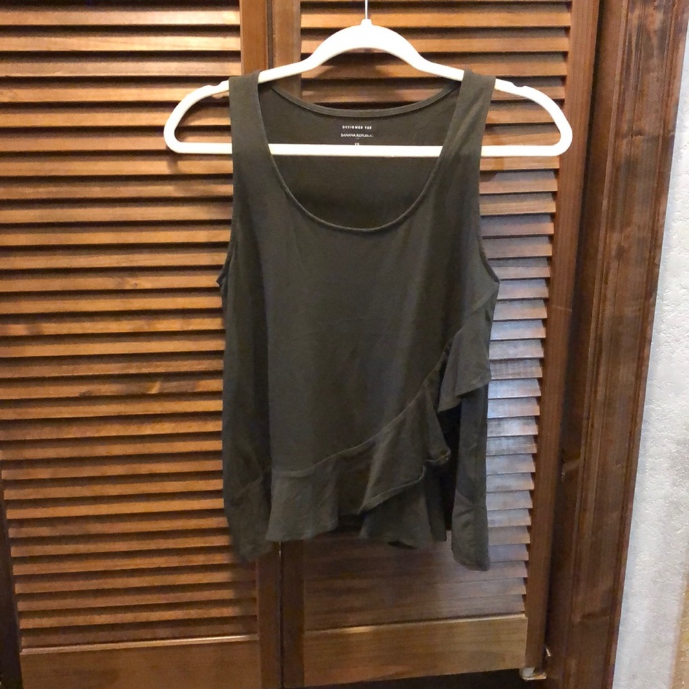 Banana republic xs comfy tank ruffle accent